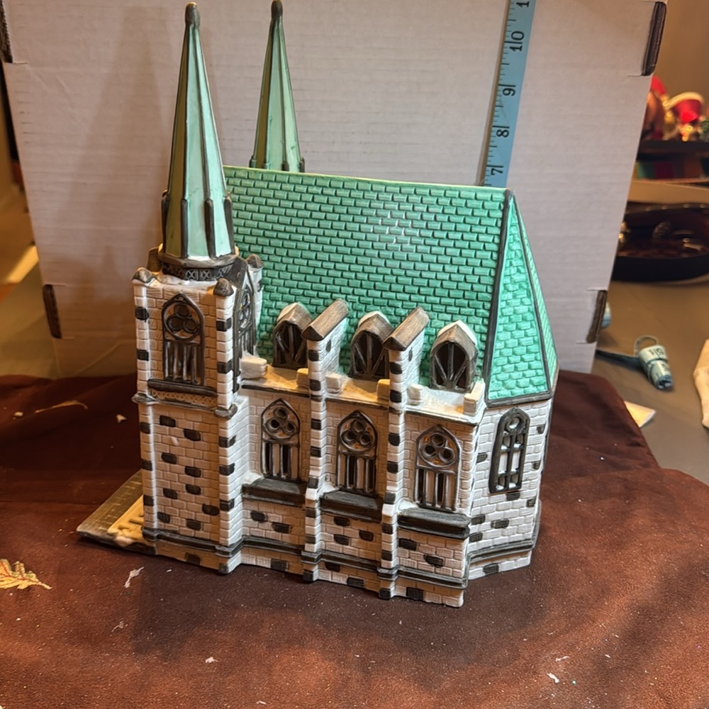 🐈‍⬛ Heritage Village Christmas in the City Series “Cathedral “(R) - Picture 8 of 12